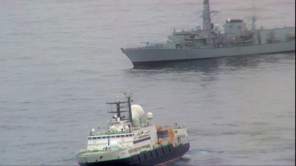 Российское разведывательное судно Yantar ослепляло лазерами пилотов RAF. Британия угрожает ответом: «Мы вас видим»