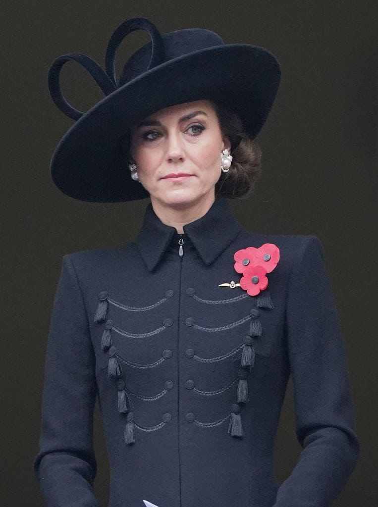 Kate and Queen lay Armistice Day wreaths as the nation pays tribute