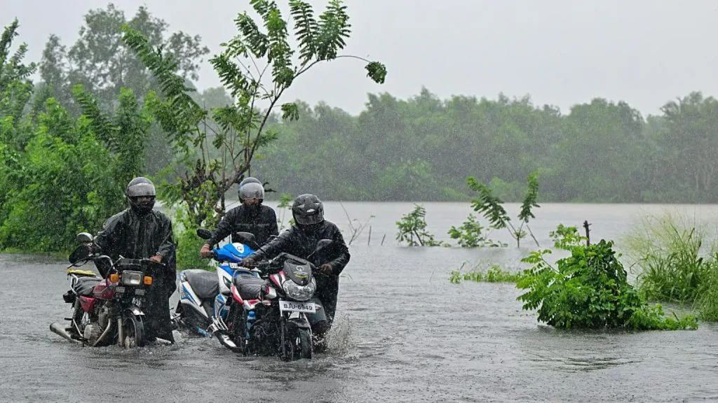 At Least 56 Dead as Devastating Floods Hit Sri Lanka: Cyclone Ditwa Triggers Landslides, Chaos and Rescue Efforts