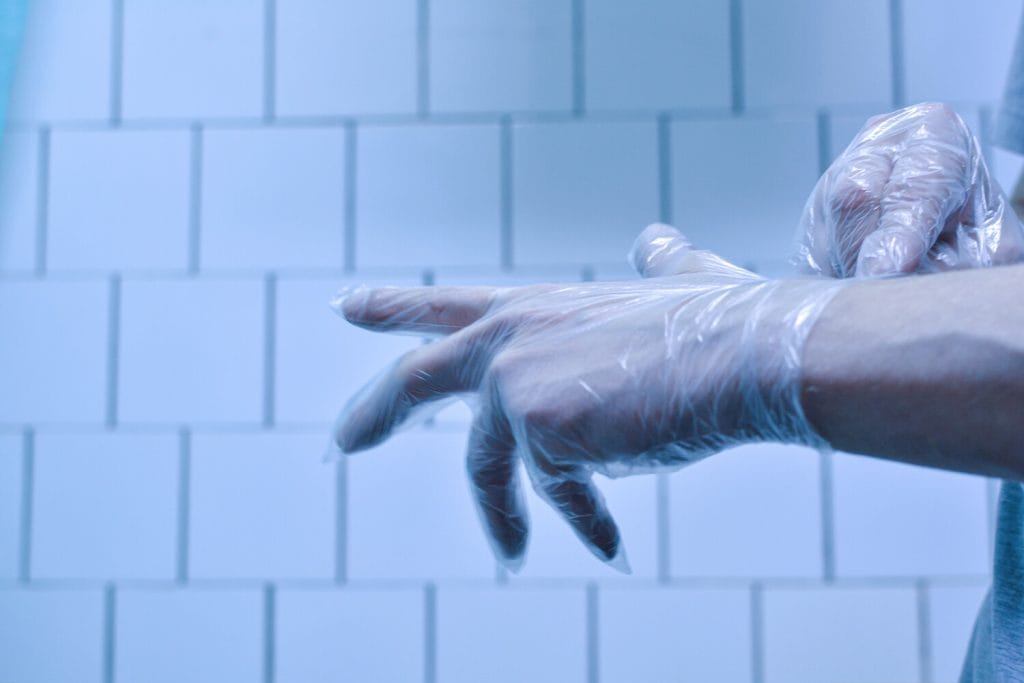 Во Франции разгорается громкий скандал: врача судят за злоупотребления в отношении несовершеннолетних пациентов