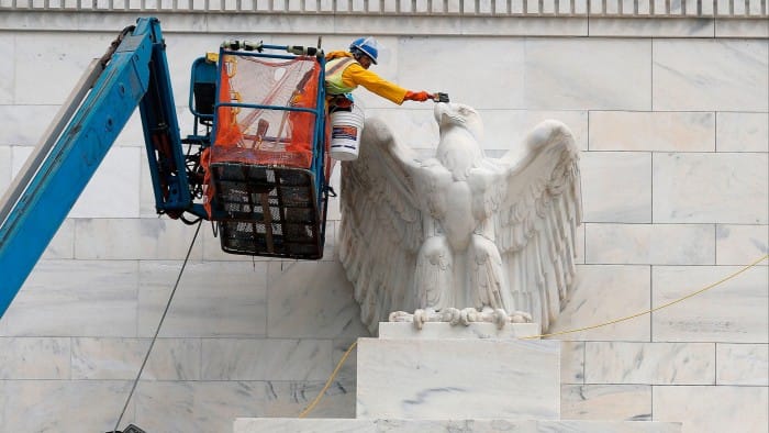 Federal Reserve Rate Cuts Crucial for Cryptocurrency in 2026