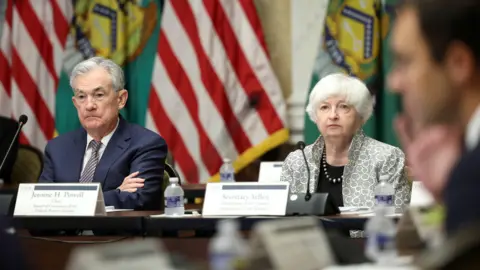 Former Fed Leaders Condemn Criminal Investigation against Jerome Powell
