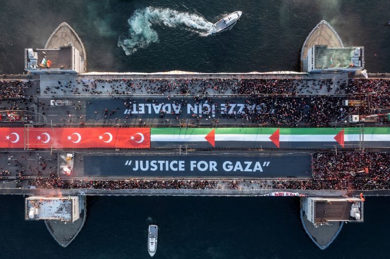 Thousands March in Istanbul to Support Gaza on New Year's Day