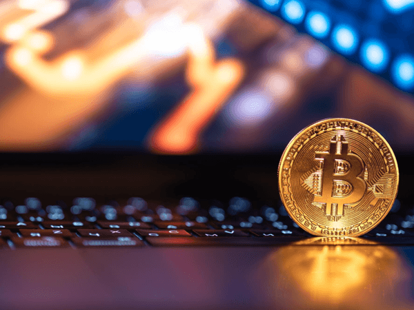 Altcoin Market Maintains Crucial Support, Poised for Growth