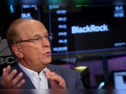 BlackRock Acquires $900 Million in Bitcoin Amid Long-Term Sell-Off Decline