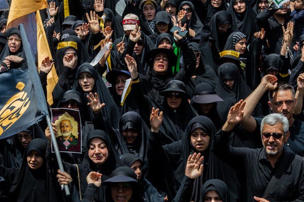 Tehran Vows Retaliation Against US and Israel if Attacked Amidst Protests