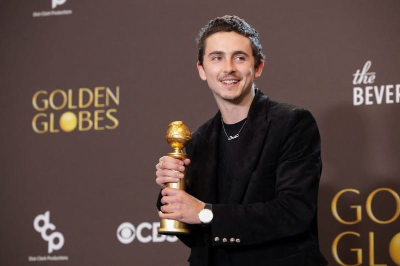 Trump Considers "Strong Military Options" Amid Iran Protests