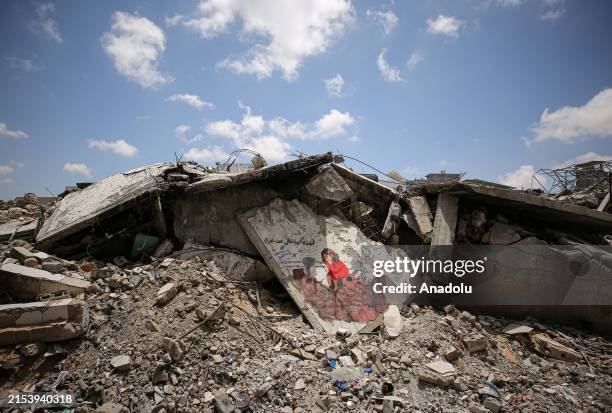 Graffiti Artist Transforms Destroyed Buildings into Art in Gaza